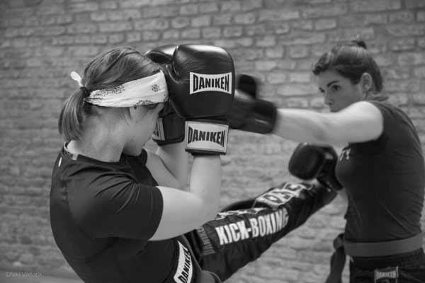 Selbstverteidigung Kickboxen für Frauen